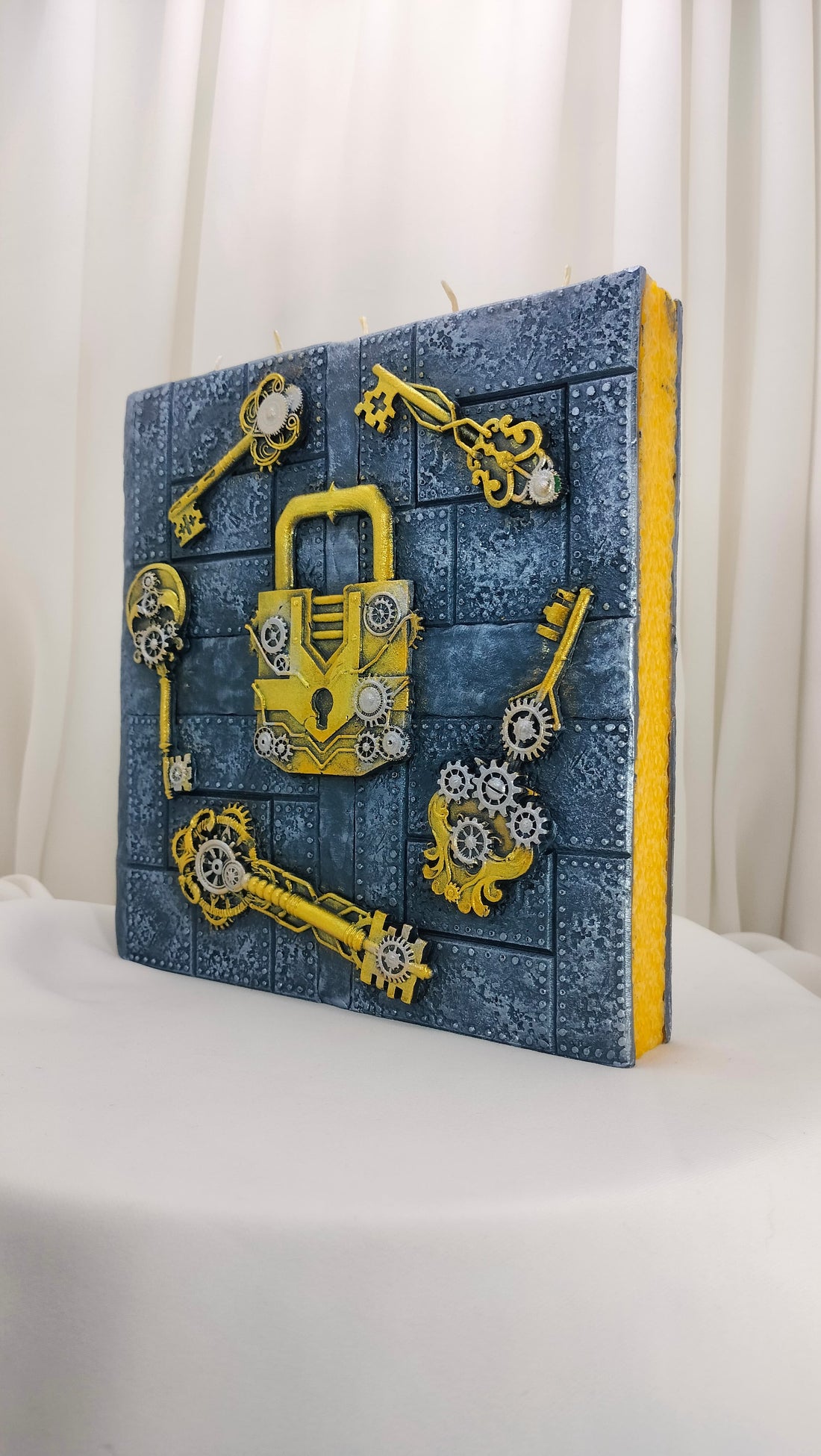 Book Mechanical Keys