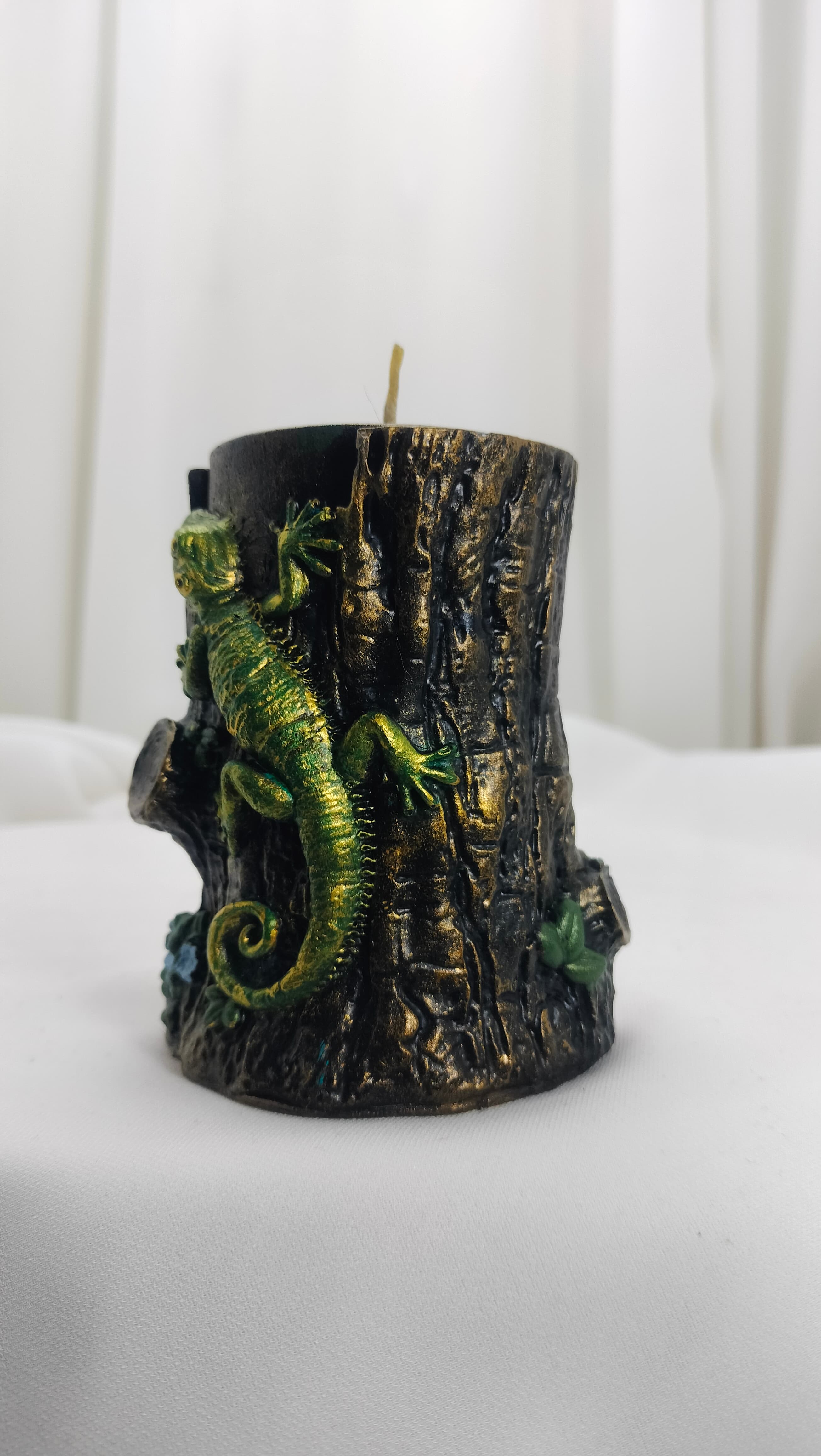 Lizard Familiar Candle